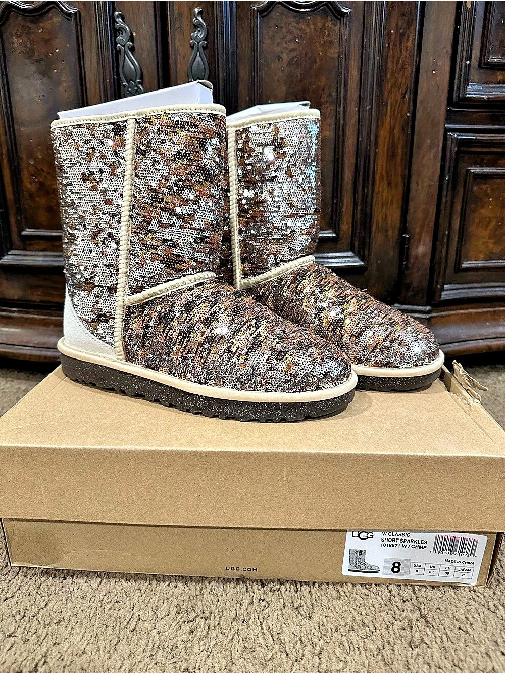 UGG Classic Short Sparkles Sequin Short Boots in Brown & White US 8 Like New